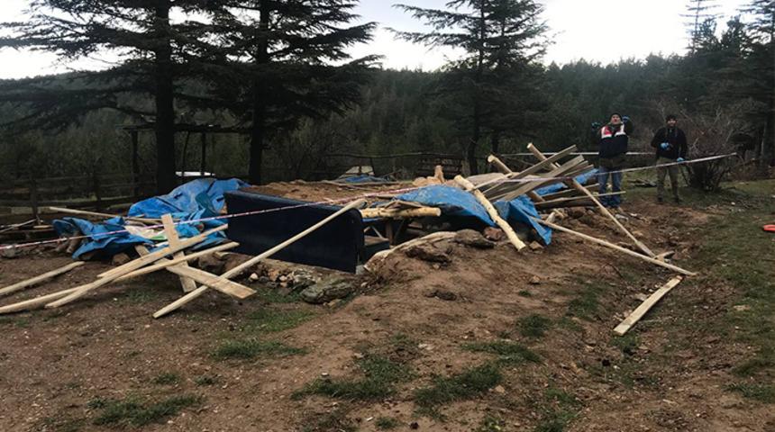 Konya'da fırtınadan korunmak için girdi! Dehşeti yaşadı