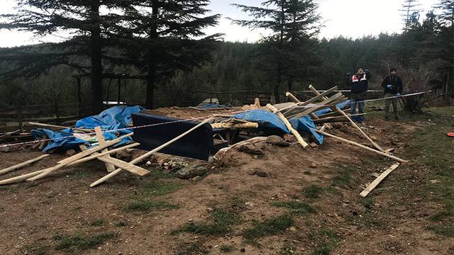 Konya'da fırtınadan korunmak için girdi! Dehşeti yaşadı
