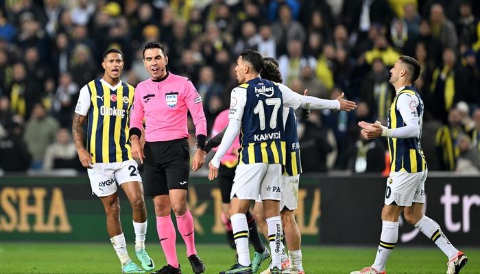 Erman Toroğlu’ndan Fenerbahçe – Karagümrük maçı sonrasında gündem olan sözler: ‘Fenerbahçe’nin santrforu Hüseyin Göçek!’, ‘İğrenç bir olay!’Süper Lig