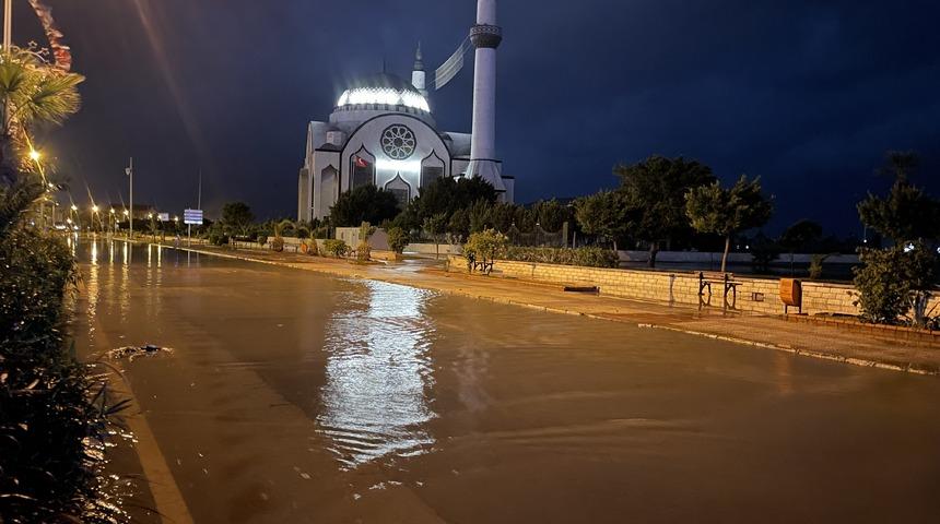 İskenderun'da olumsuz hava koşulları nedeniyle eğitime 1 gün ara verildi