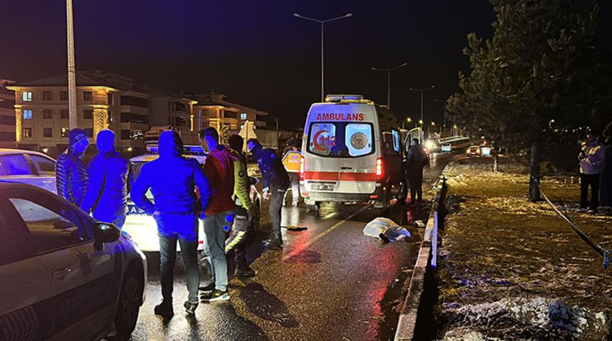 Yolun karşısına geçmeye çalışan çiftin acı sonu! Olay yerinde hayatını kaybetti
