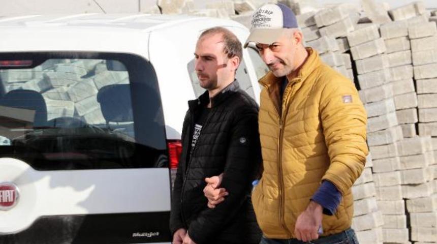 Alıcı gibi davranan polis &ccedil;alınan &uuml;r&uuml;nleri satmak isteyen ş&uuml;pheliyi yakaladı