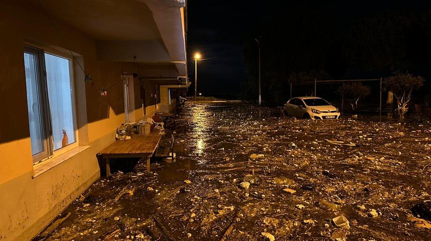 Karadeniz'de fırtına dev dalgalar oluşturdu