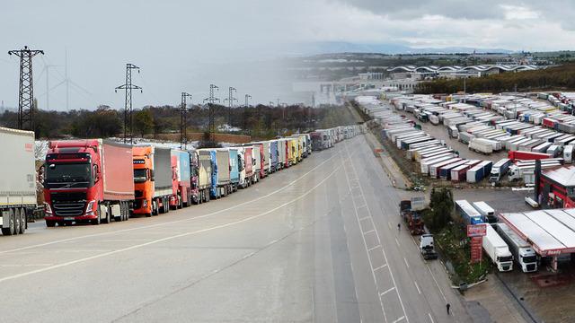 Kar yolları kapadı! Bulgaristan ve Romanya'ya gitmek isteyen TIR'lar uzun kuyruklar oluşturdu