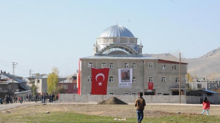 Vanlı top&ccedil;u er, tezkeresini alacağı g&uuml;n şehit d&uuml;şt&uuml; (2)