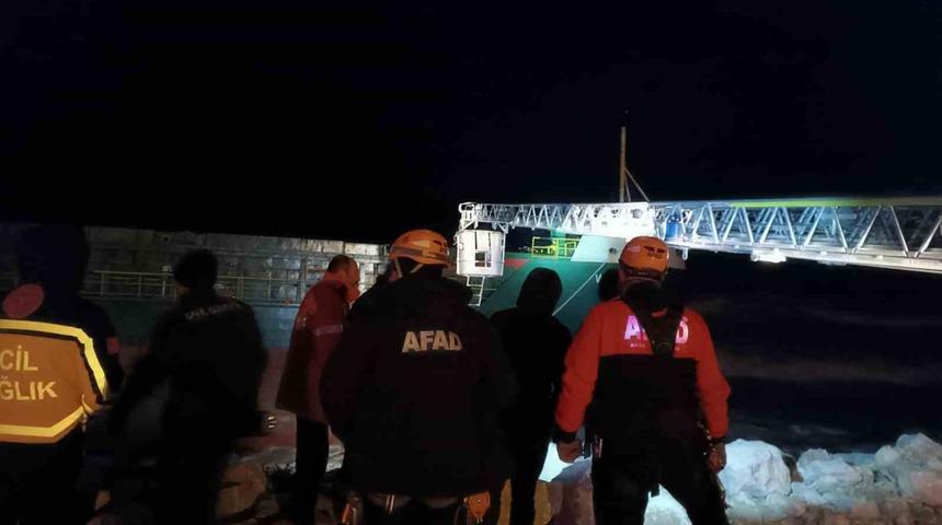 Kastamonu’da karaya oturan geminin mürettebatı böyle kurtarıldı