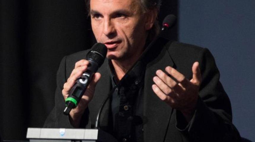 'Robotlar 5 yıl i&ccedil;inde pek &ccedil;ok mesleği insanların elinden alacak'