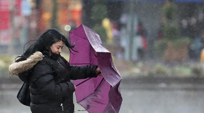Ankara Valiliği'nden vatandaşlara 'fırtına' uyarısı: Hızı saatte 80 km'yi bulacak... İstanbul Valiliği'nden de uyarı geldi!