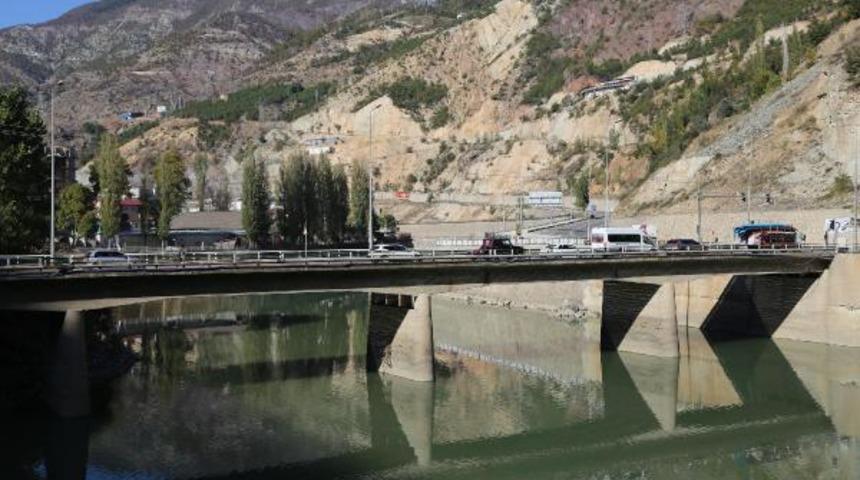 Bu şehrin tek giriş &ccedil;ıkışı var