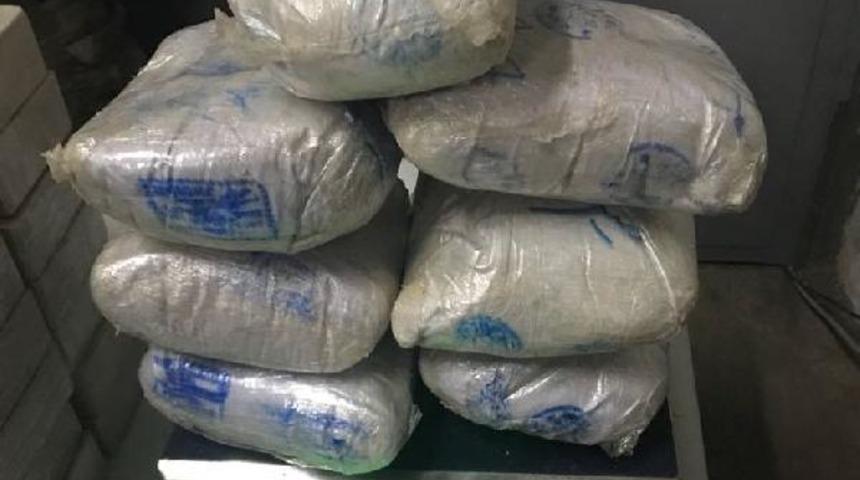 İran sınırında at sırtında 60 kilo eroin ile yakalandı