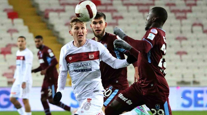 Sivasspor kaçtı, Trabzonspor kovaladı! 6 golün atıldığı mücadele 3-3 beraberlikle sonuçlandı