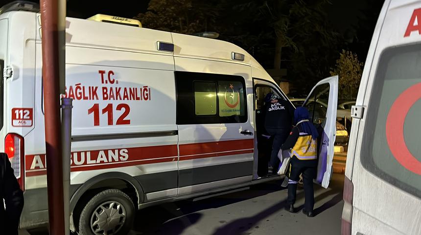 Baba ve oğlu demir sopayla sağlık çalışanlarına saldırdı! 3 personel yaralandı