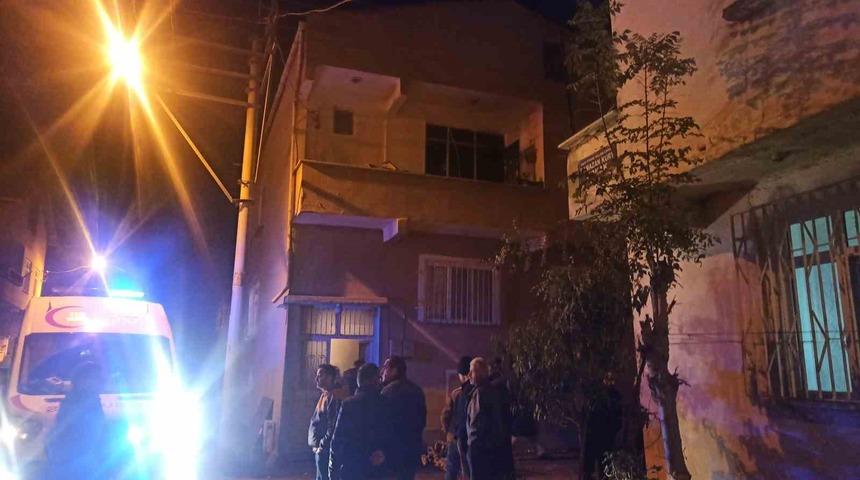 Elektrikli battaniyeden &ccedil;ıkan yangında 2 kişi hastanelik oldu