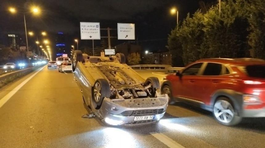 Ümraniye’de kazaya karışan araçlardan biri takla atarak durabildi