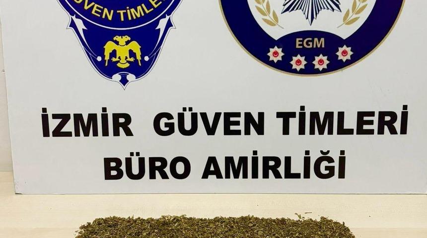 İzmir'de uyuşturucuyla yakalanan zanlı gözaltına alındı