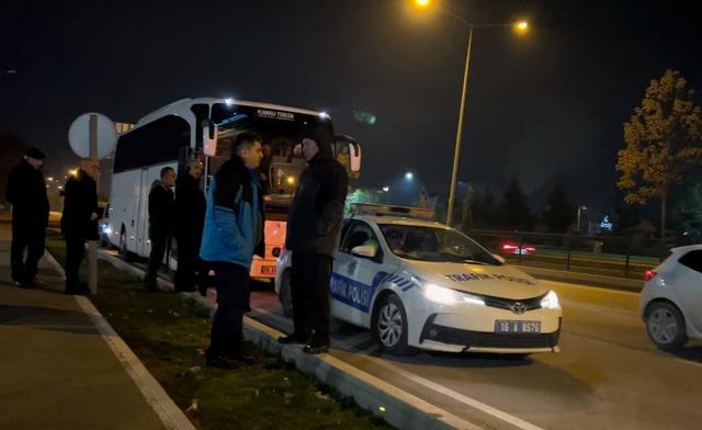 anitkabiri-ziyaret-giden-yolculari-tasiyan-tur-otobusu-calinti-cikti_1573_dhaphoto1