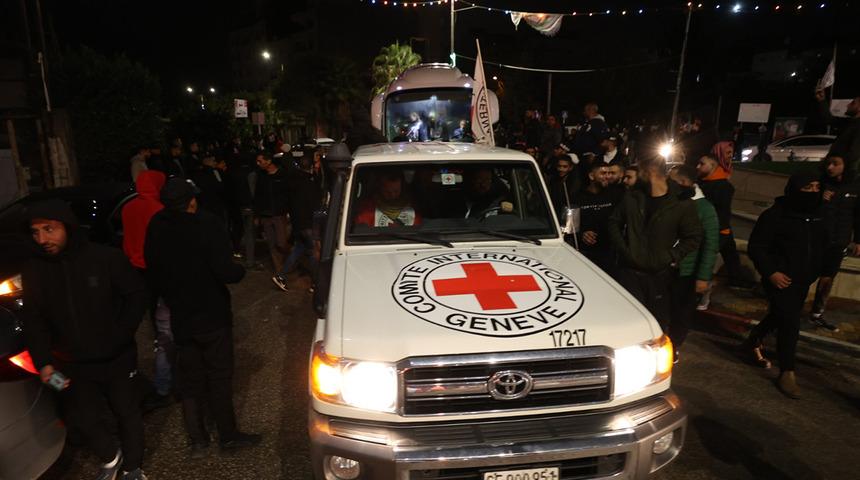 İsrail, 33 Filistinli çocuk ve kadın esiri serbest bırakıldı