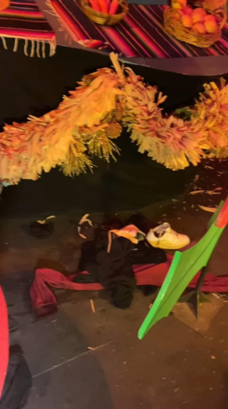 Çocuk tema parkında ilginç anlar! Kıyafetlerini yırtıp çırılçıplak kaldı... Ortalığı birbirine katıp tek tek tüm oyuncaklara bindi G1