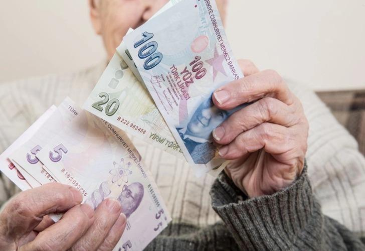 Emekli zammı sonrası yeni fırsat! 13 bin liraya kadar yükselecek: Emekli promosyon ödemeleri için bankalar düğmeye bastı