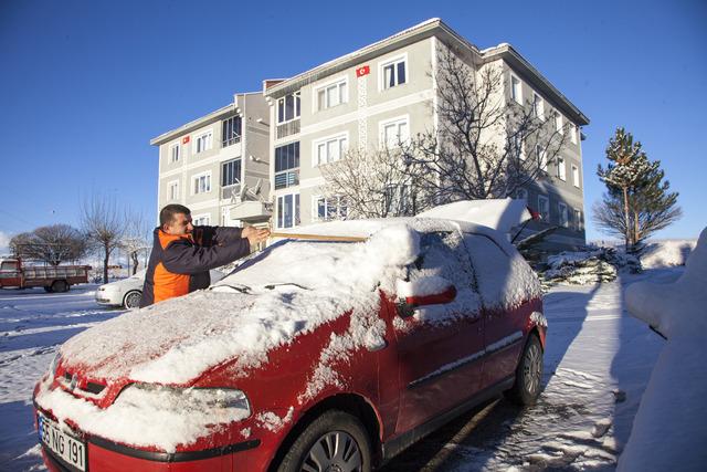 Bitlis'te kar yağışı etkili oldu