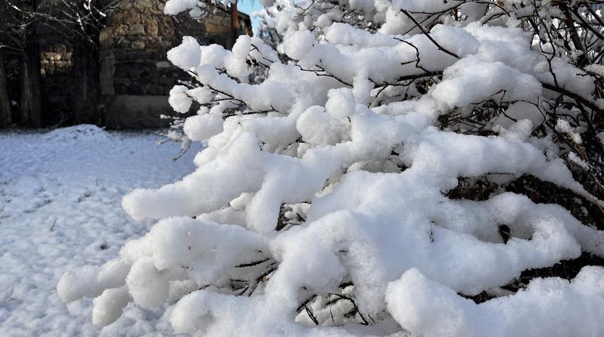 Ağrı&rsquo;da 66 k&ouml;y yolu kar nedeniyle ulaşıma kapandı