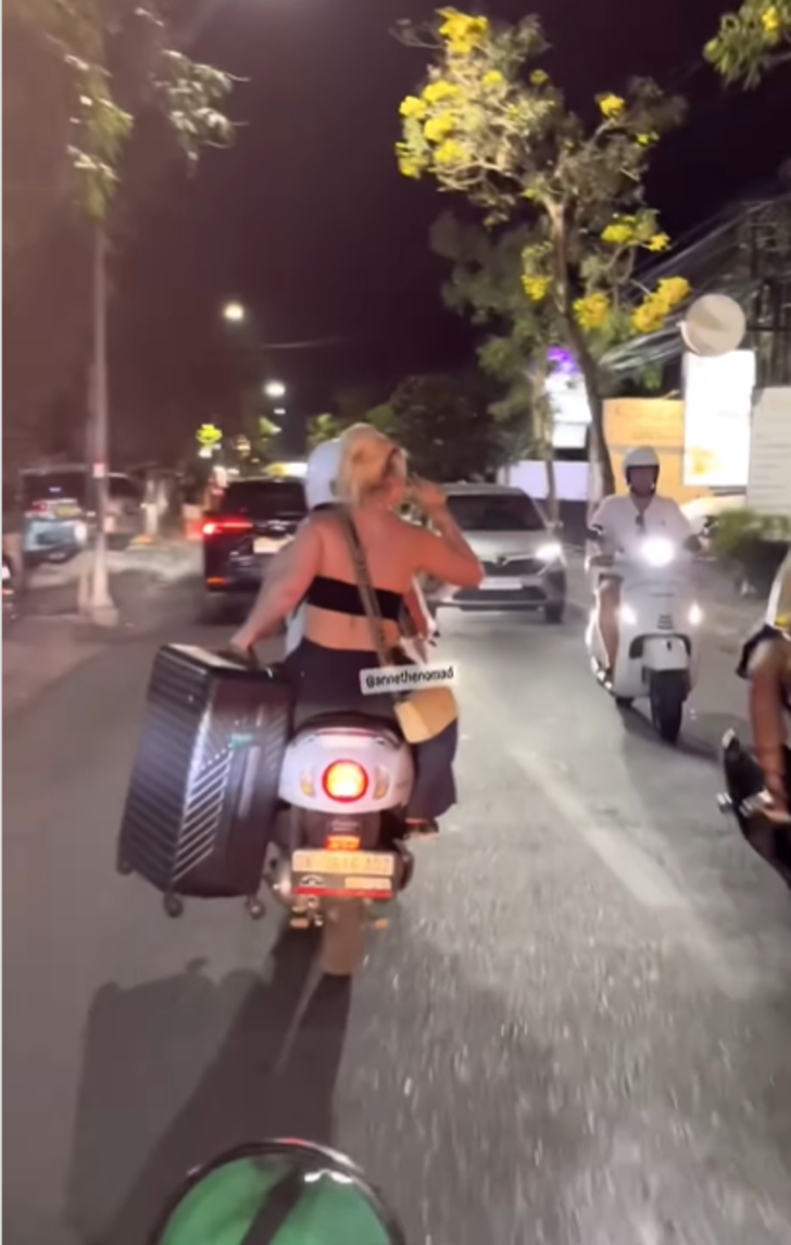 Motosiklete binme şekli sosyal medyada tepki çekti! Rahatını bozmayınca yorum yağmuruna tutuldu... Görüntüler çok konuşuldu G2