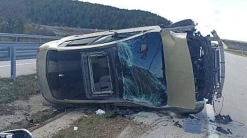 Takla atan otomobilin s&uuml;r&uuml;c&uuml;s&uuml; yaralandı