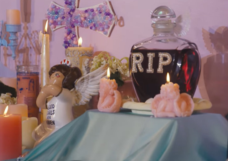 Kilisede çekilen müstehcen video klip rahibin başını yaktı! Görevinden alındı... Milyonlarca izlenmeye ulaştı G4