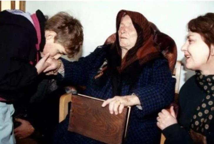 Baba Vanga'nın en korkunç kehanetlerinden biri! 43 yıl kaldı: Savaş ve kuşatma... ABD'den her şeyin sonunu getirecek silah G1