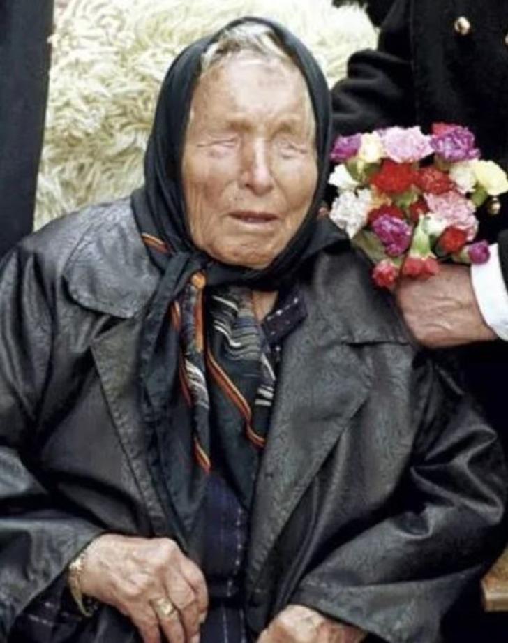 Baba Vanga'nın en korkunç kehanetlerinden biri! 43 yıl kaldı: Savaş ve kuşatma... ABD'den her şeyin sonunu getirecek silah G2