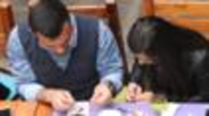 Karanfil Bezeli Elma: K&uuml;rt k&uuml;lt&uuml;r&uuml;nde aşkın ve barışın sembol&uuml;