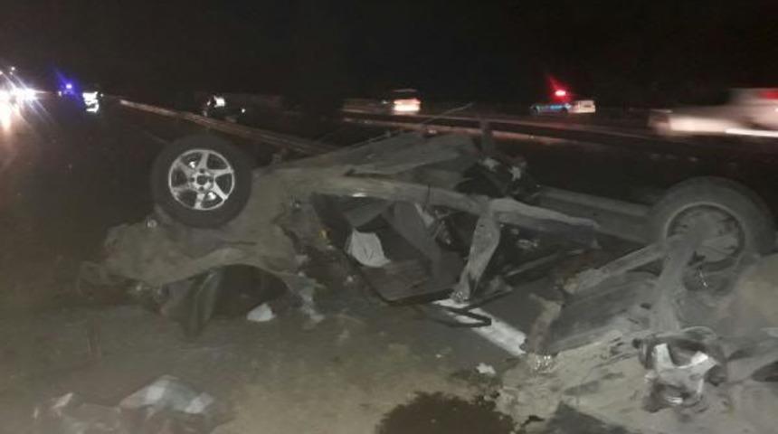 Otomobil ile TIR &ccedil;arpıştı: 2 &ouml;l&uuml;, 2 yaralı