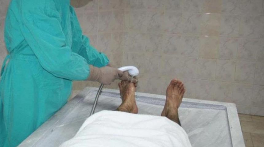 Bu acıya yürek dayanmaz! Babasının cenazesini yıkarken hayatını kaybetti