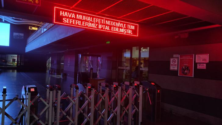 İstanbul'da fırtına ulaşımı da vurdu! Vapur seferleri iptal edildi, Marmaray ve metrobüste yoğunluk oluştu G1