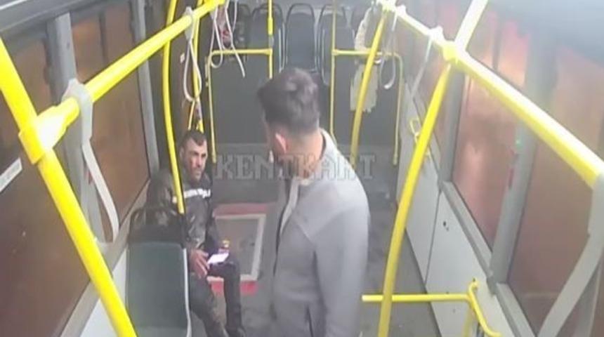 Otob&uuml;s şof&ouml;r&uuml;n&uuml;n yaptığı hareket takdir topladı