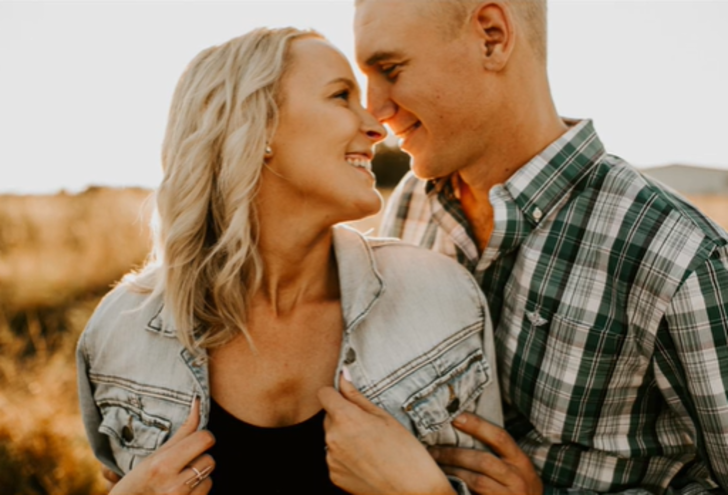 Evlendikten sonra kocası cinsiyet değiştirdi! Serüvenini sosyal medyadan paylaşınca gündem yarattı... "Eşinin aynısı olmuş" G2