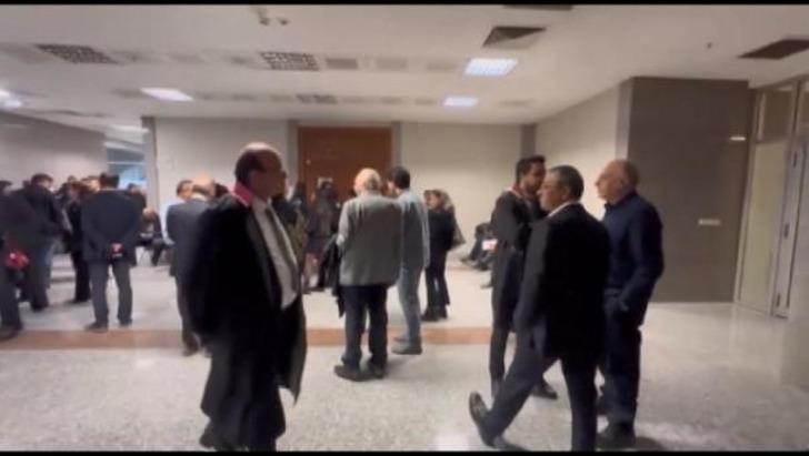 Seçil Erzan'ın yanındaki gizemli kadın kim? Yerinden kaldırmakta zorlanılan çanta dolusu para ve bir kadın... Tanık ifadesinde ortaya çıktı: Parayı eski sevgilisi almış G5