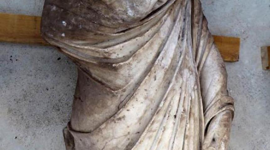 Side'de Roma d&ouml;nemi meclis başkanının heykeli bulundu