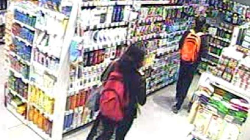 Gen&ccedil; &ccedil;ift, hırsızlık yaparken yakalandı