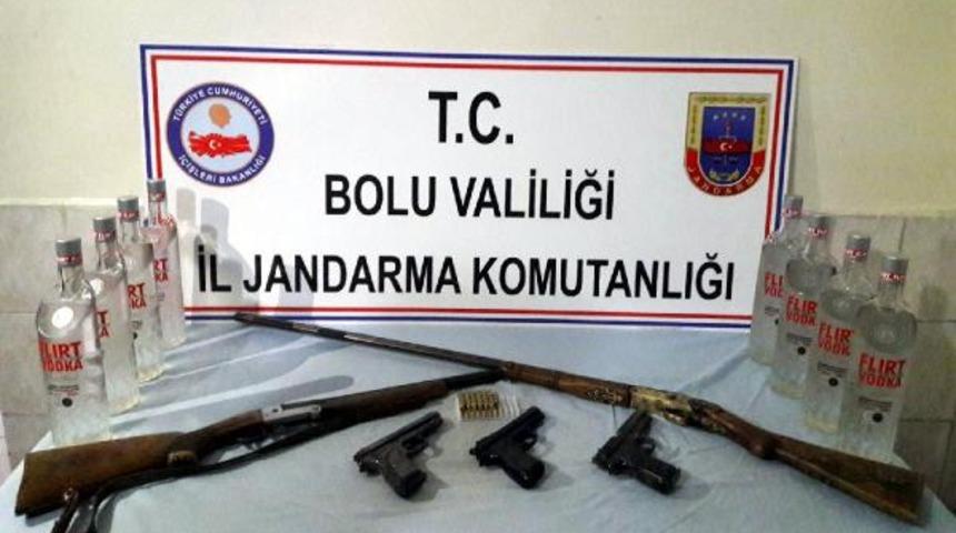 Jandarmadan ka&ccedil;ak sigara, i&ccedil;ki, uyuşturucu ve ruhsatsız silah operasyonu