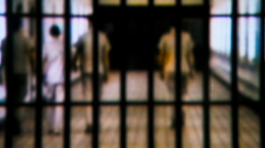 Ülke hapishanedeki olaylarla çalkalanıyor! Gardiyanların jakuzi partileri, mesai sırasında cinsel ilişki, cep telefonu tedariği... İddialar herkesi şaşkına çevirdi