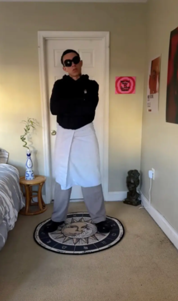 Lüks markanın havlu etek tasarımı gündem yarattı! Değeri dudak uçuklattı: 26 bin TL... Sosyal medyada kullanıcılarından yorum yağdı G2