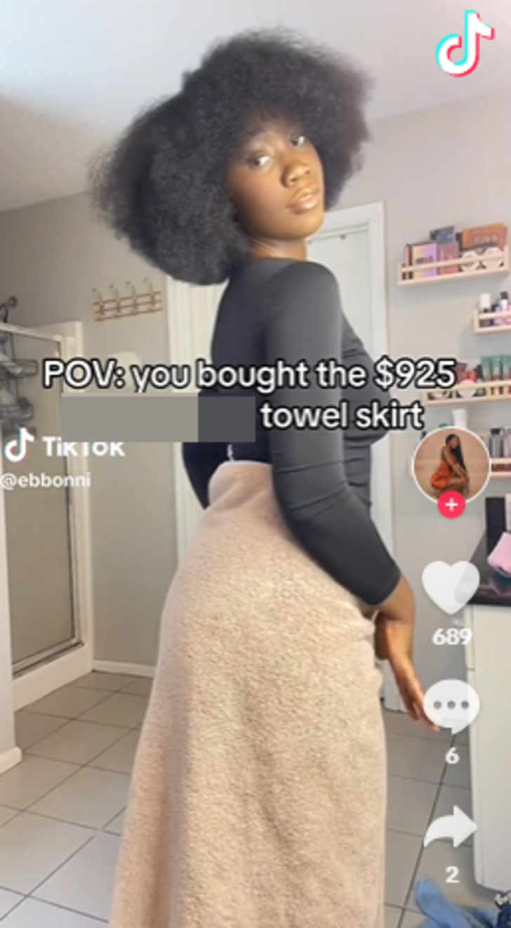 Lüks markanın havlu etek tasarımı gündem yarattı! Değeri dudak uçuklattı: 26 bin TL... Sosyal medyada kullanıcılarından yorum yağdı G3