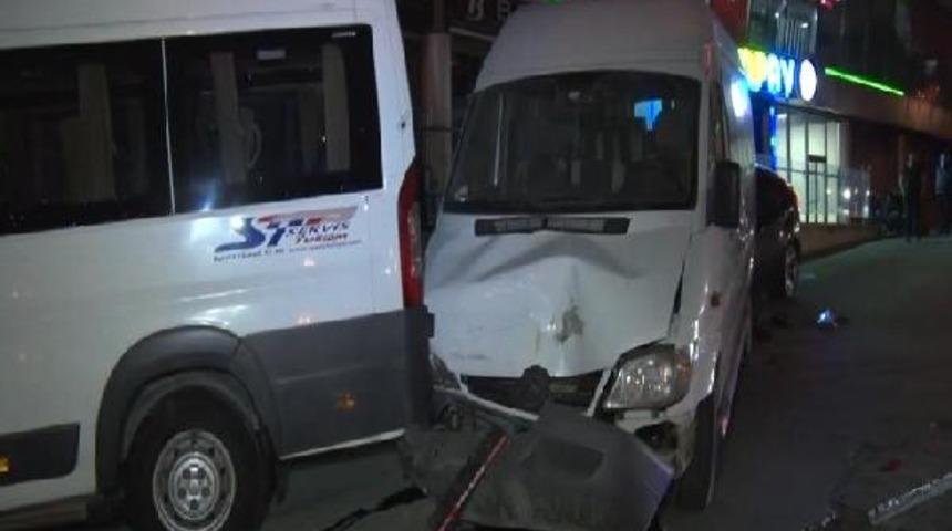 Kontrolden &ccedil;ıkan cip park halindeki ara&ccedil;lara &ccedil;arparak durdu