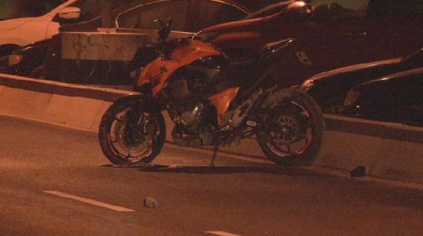 İzmir'de motosiklet devrildi: 1 &ouml;l&uuml;, 1 yaralı
