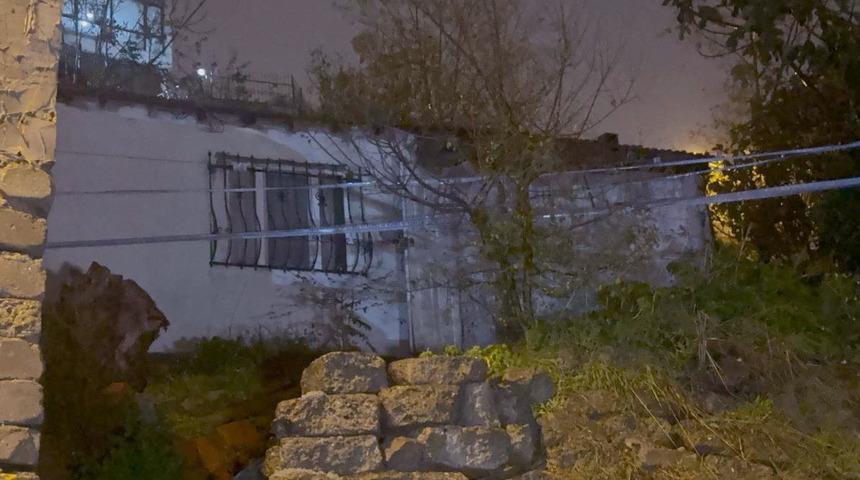 İstanbul'da yağış ve fırtına kentin bazı noktalarında hasara yol açtı