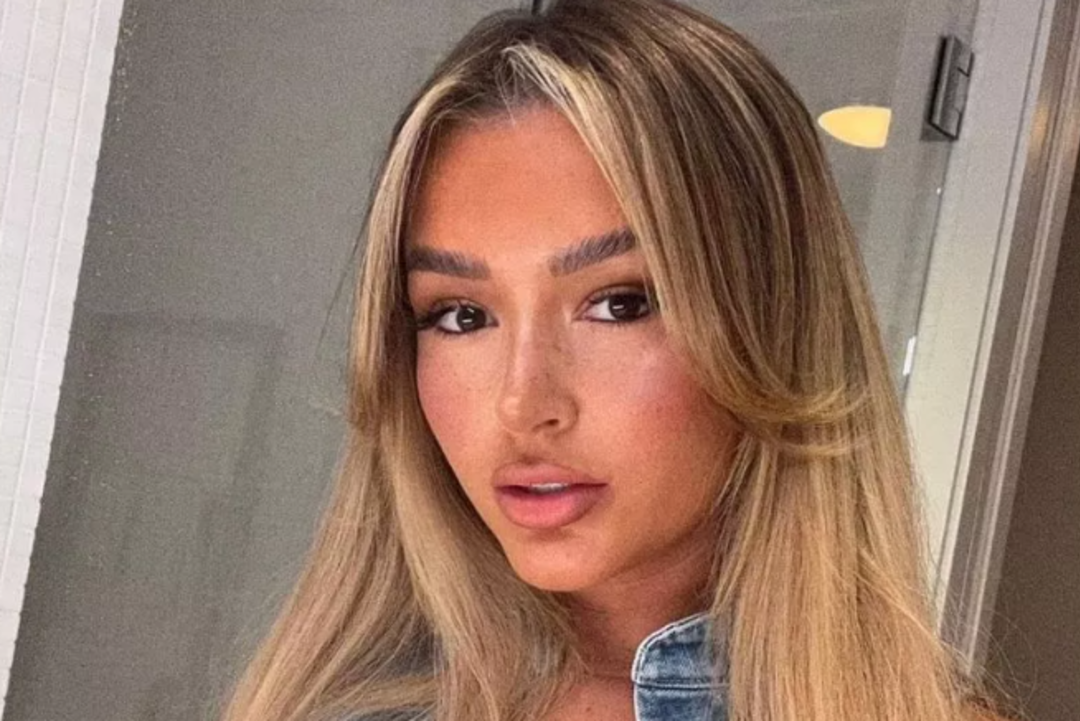 Selfie &ccedil;ektiği i&ccedil;in sosyal medya fenomeninin kafasına yumruk attı! "Bunu hak etmiştin" diyerek kendisini savundu