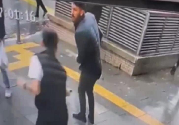 İzmir’de kalabalığın ortasında silahlı saldırı kamerada