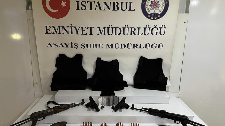 İstanbul'da gasp çetesine yönelik operasyonda 12 şüpheli tutuklandı