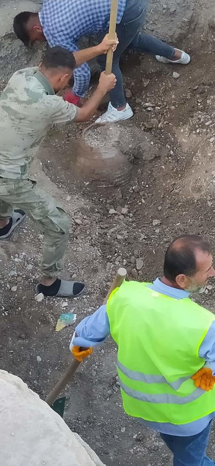 'İçinde altın var' Söylenti hızla yayıldı... Bulunan küp bölge halkını heyecanlandırdı! İçinden çıkan... G5